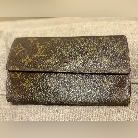 Louis Vuitton Handbags - Vintage Louis Vuitton Monogram Long Sarah Wallet